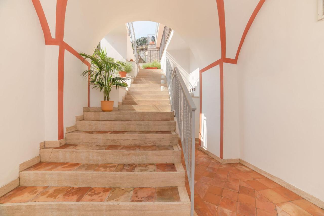 Aquarius Maiori B&B Bagian luar foto