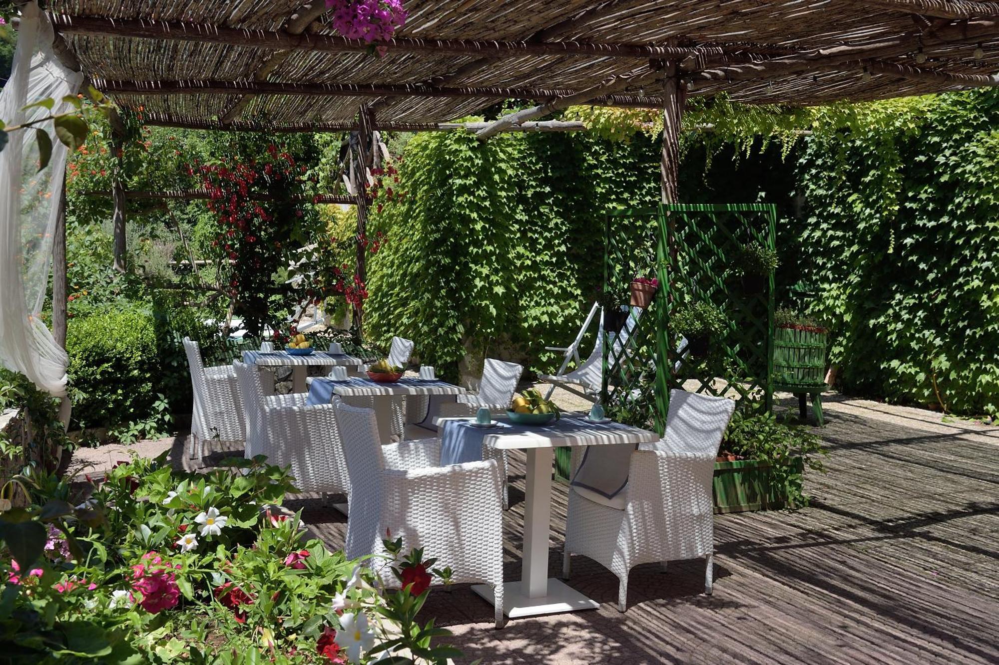 Aquarius Maiori B&B Bagian luar foto